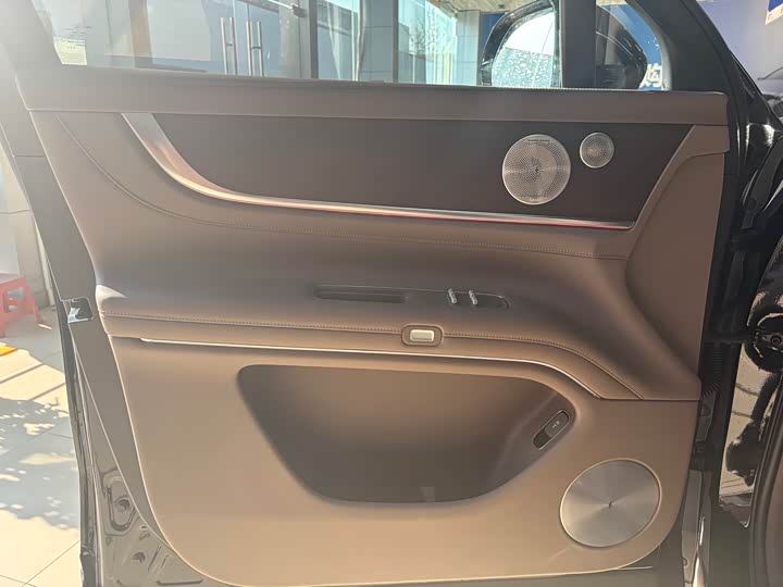 Aito M9 2025 2025款 增程 Ultra版 52kWh 6座版