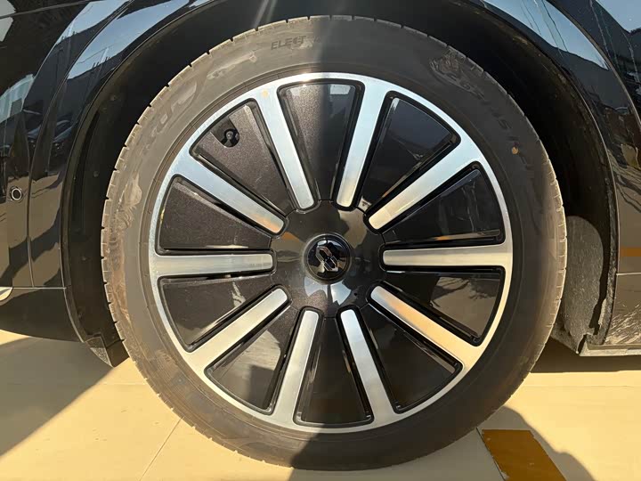 Aito M9 2025 2025款 增程 Ultra版 52kWh 6座版