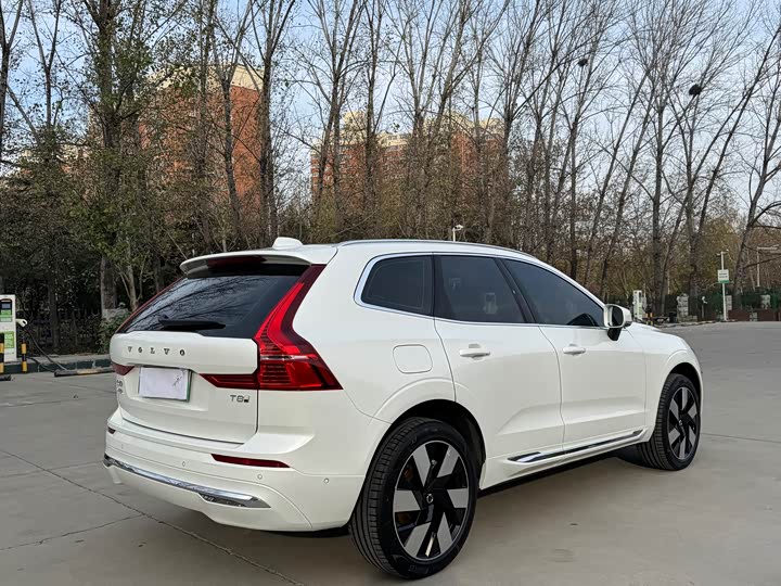 Volvo XC60 Hybrid 2025 2025款 插电式混动 长续航四驱智远运动版