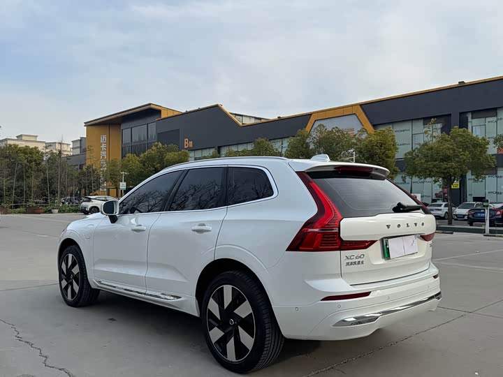 Volvo XC60 Hybrid 2025 2025款 插电式混动 长续航四驱智远运动版