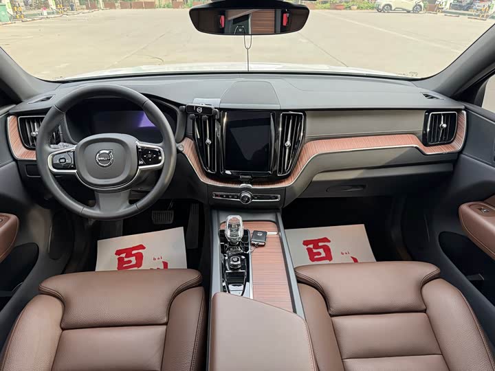 Volvo XC60 Hybrid 2025 2025款 插电式混动 长续航四驱智远运动版