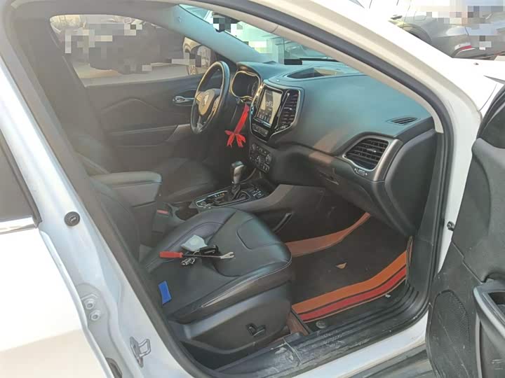 Jeep Cherokee 2020 2020款 2.0T 两驱领先版