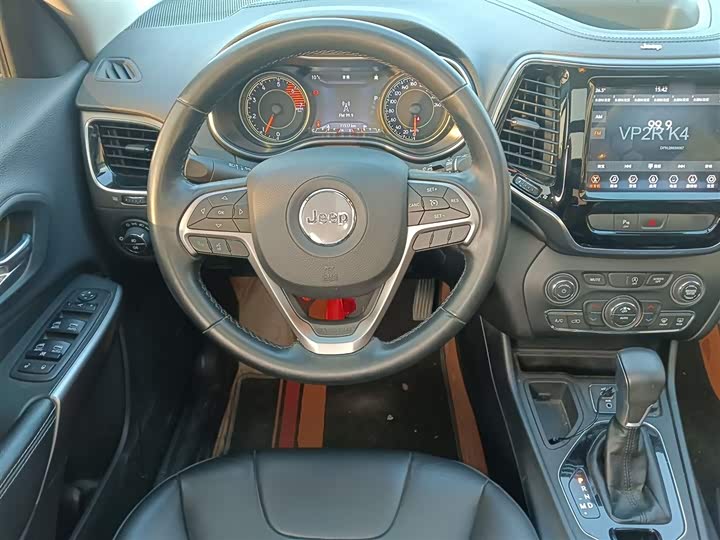 Jeep Cherokee 2020 2020款 2.0T 两驱领先版