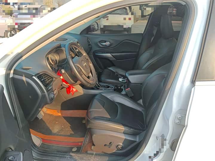 Jeep Cherokee 2020 2020款 2.0T 两驱领先版