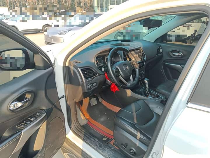 Jeep Cherokee 2020 2020款 2.0T 两驱领先版