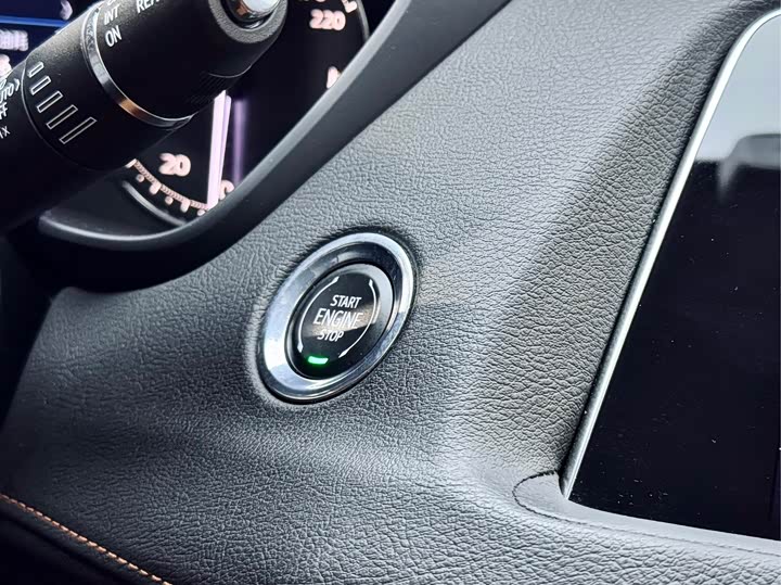 Cadillac XT4 2023 2023款 28T 两驱尊贵型