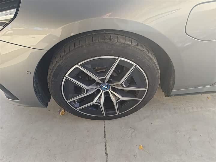 BMW i5 2024 2024款 eDrive 35L M运动套装