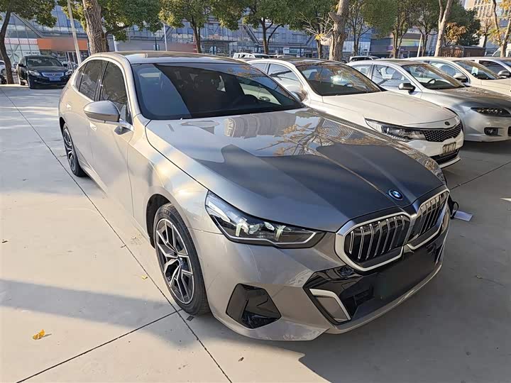 BMW i5 2024 2024款 eDrive 35L M运动套装