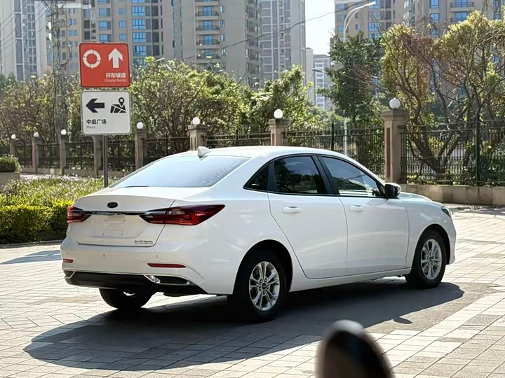 Ford Escort 2021 2021款 1.5L 自动钻石版