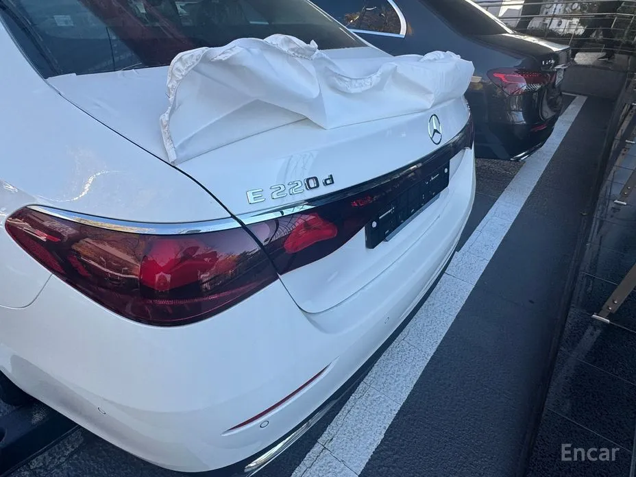 Mercedes-Benz E-Class 2024 E220d 4MATIC Exclusive