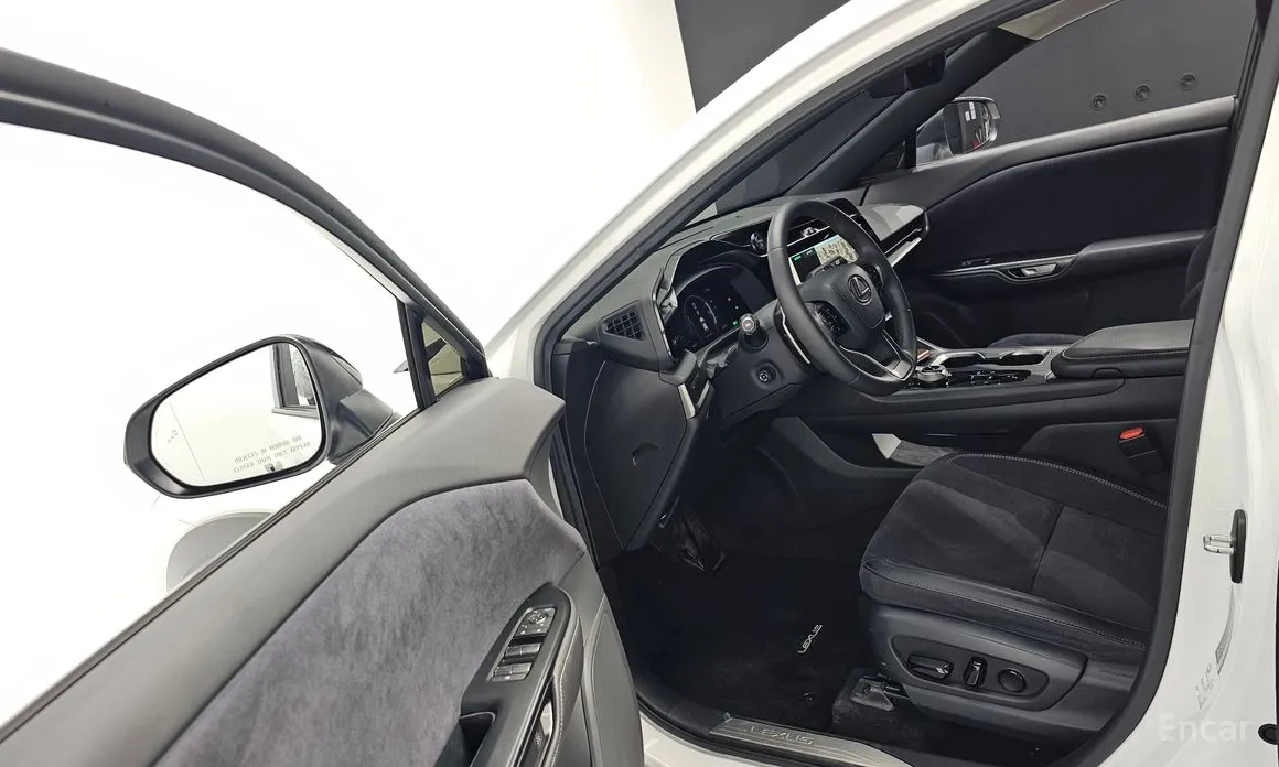 Lexus RZ 2023 Luxury