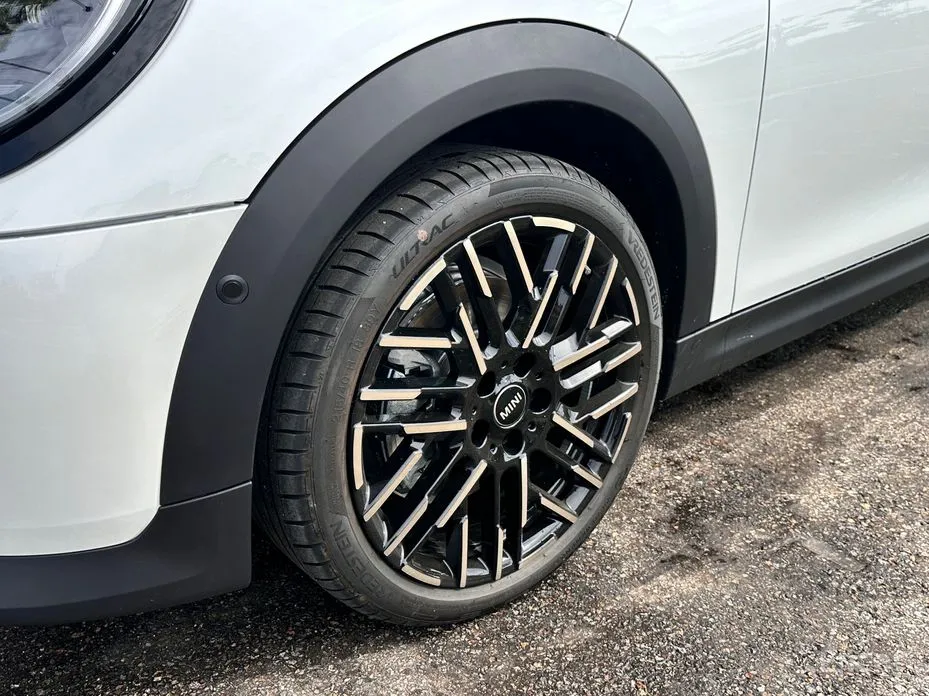 Mini Cooper 2024 Favoured