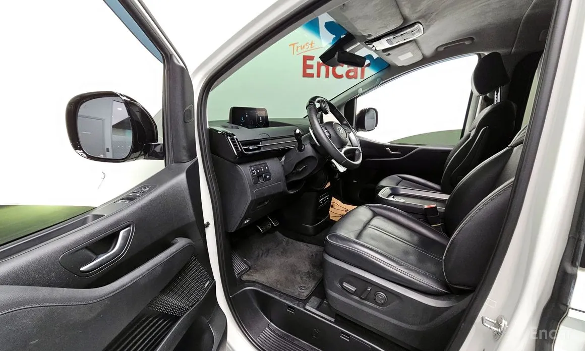 Hyundai Staria 2021 Lounge 9-Seater