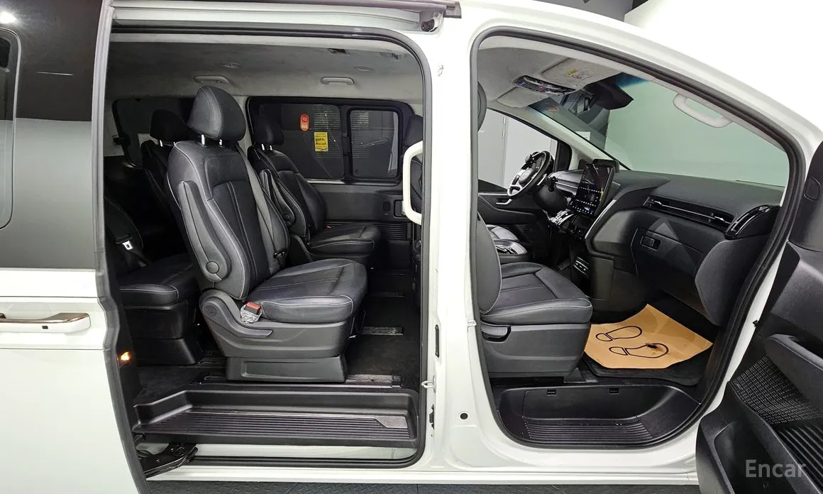 Hyundai Staria 2021 Lounge 9-Seater