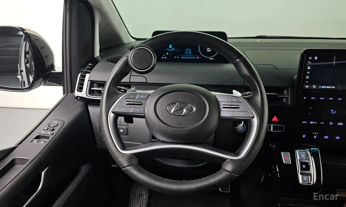 Hyundai Staria 2021 Lounge 9-Seater