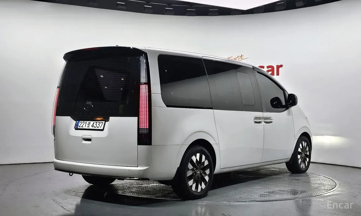 Hyundai Staria 2021 Lounge 9-Seater