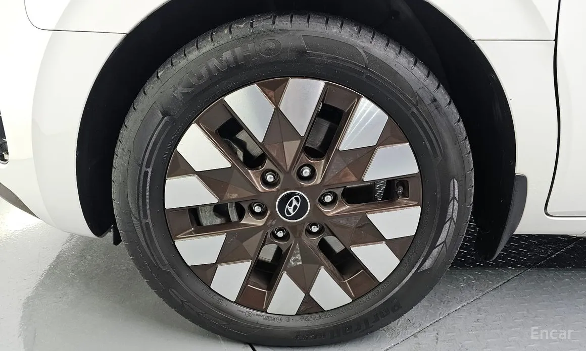 Hyundai Staria 2021 Lounge 9-Seater