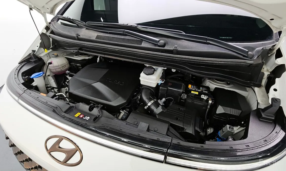 Hyundai Staria 2021 Lounge 9-Seater