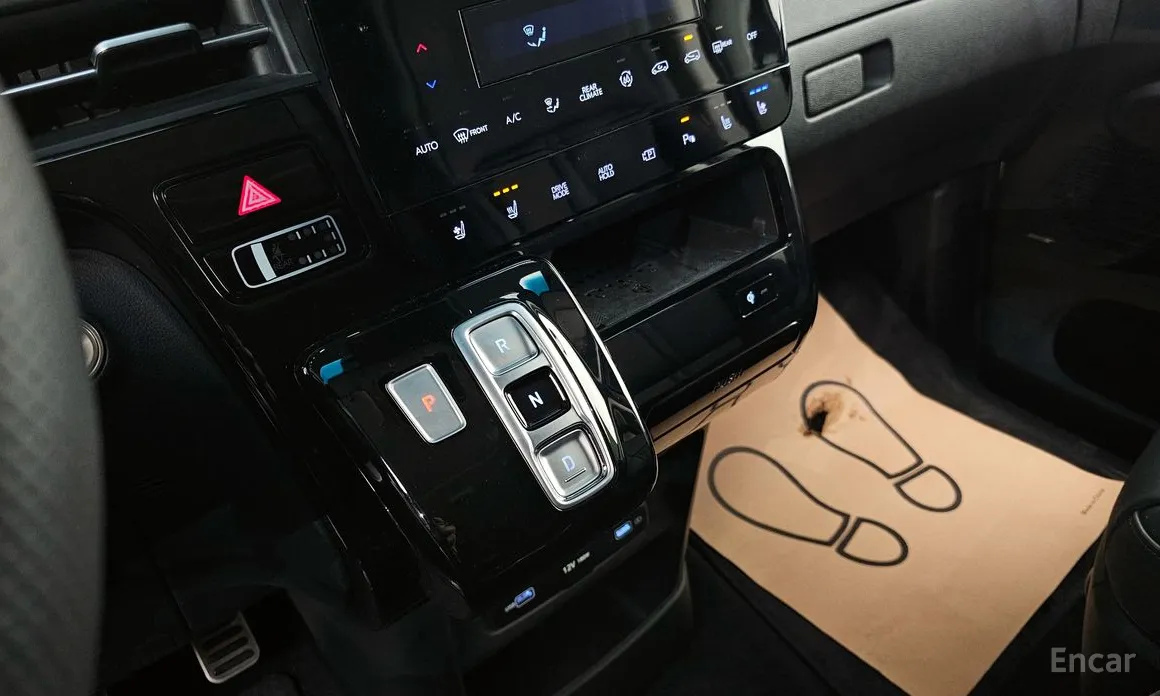 Hyundai Staria 2021 Lounge 9-Seater