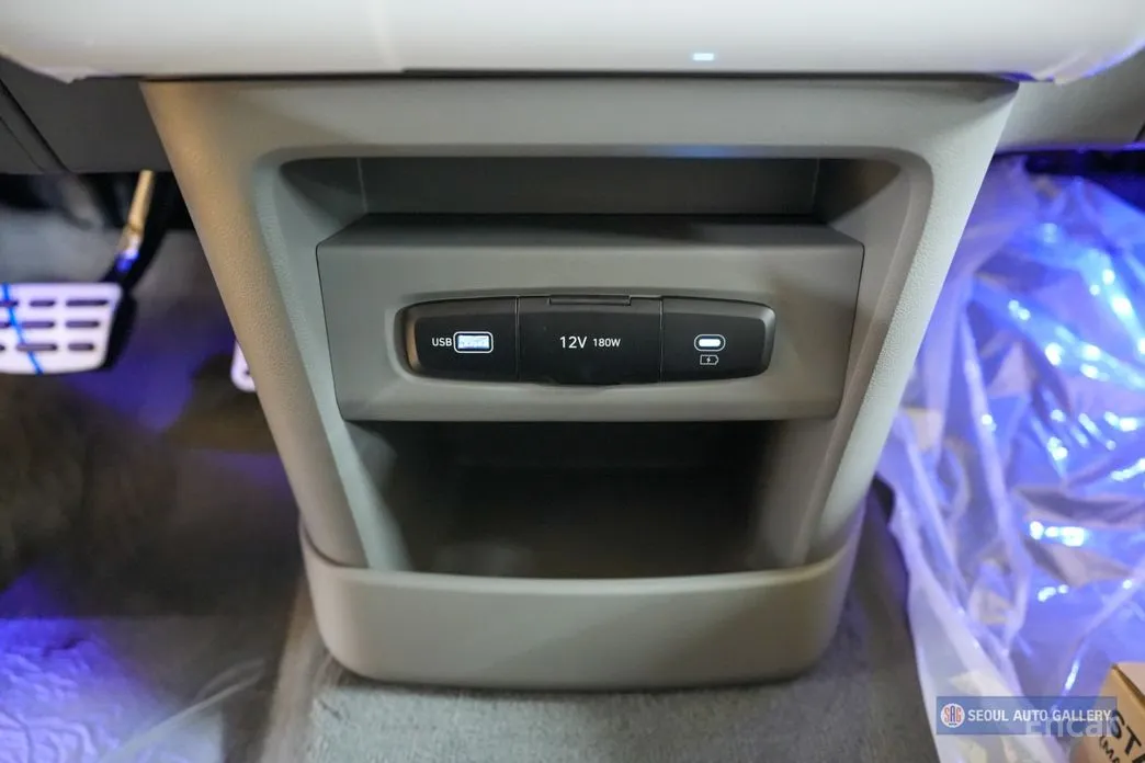 Hyundai Staria 2021 4WD Lounge 7-Seater