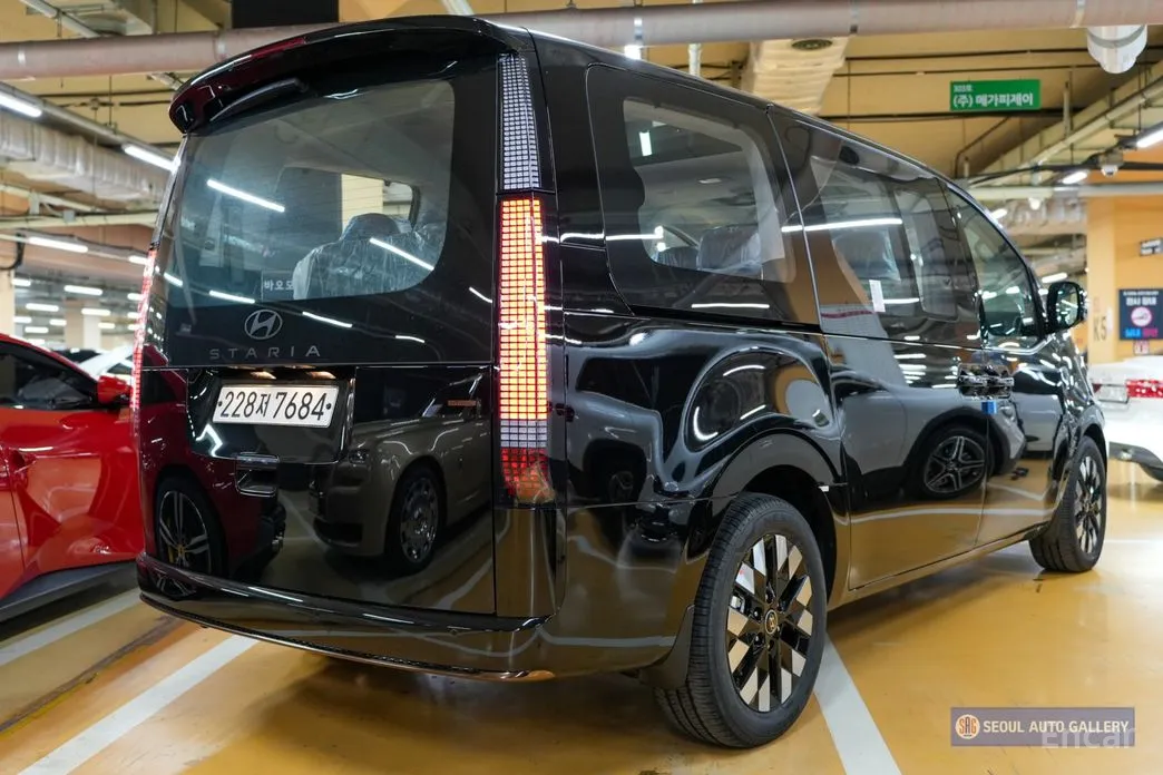 Hyundai Staria 2021 4WD Lounge 7-Seater