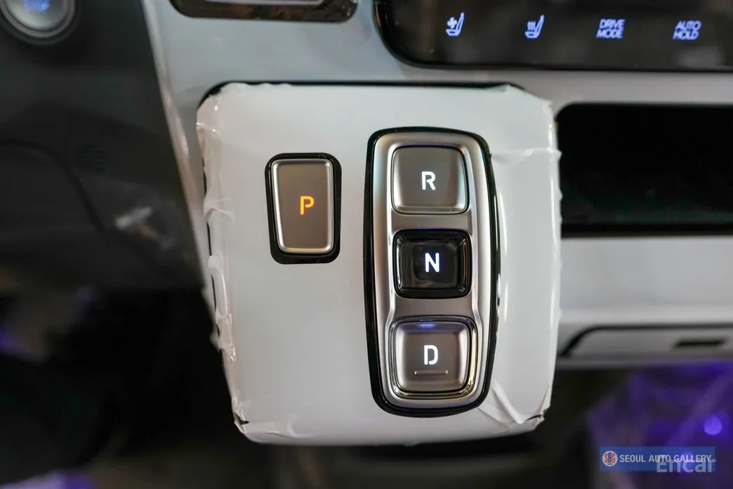 Hyundai Staria 2021 4WD Lounge 7-Seater