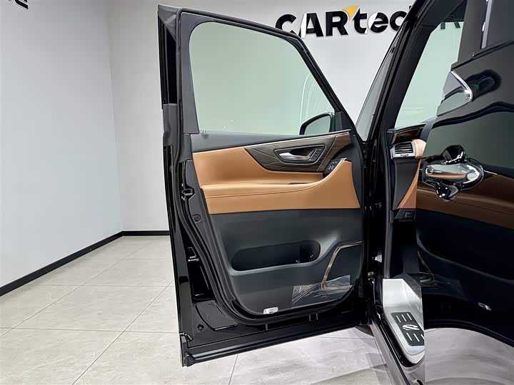 Toyota Alphard 2024 2024款 双擎 2.5L 尊贵版