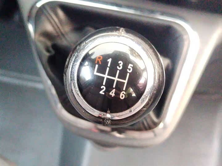 Foton Tuyano 2021 2021款 2.0T手动通途加长轴中顶5/6/7座4F20TC3