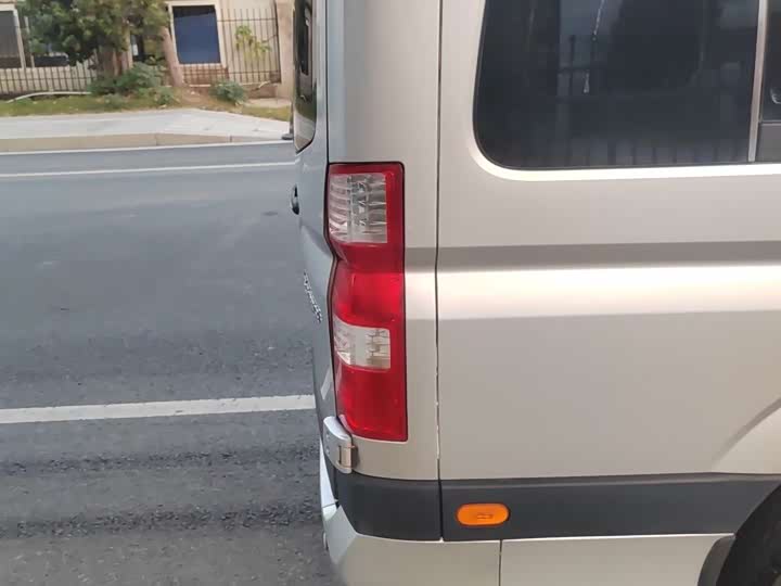 Foton Tuyano 2021 2021款 2.0T手动通途加长轴中顶5/6/7座4F20TC3