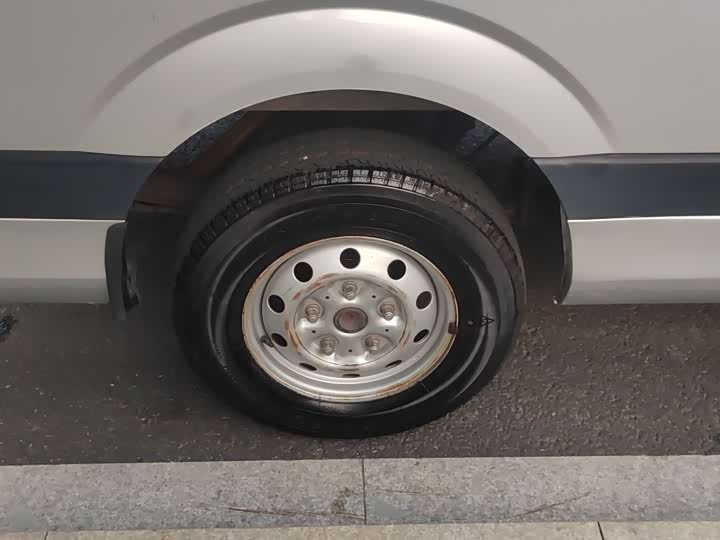 Foton Tuyano 2021 2021款 2.0T手动通途加长轴中顶5/6/7座4F20TC3