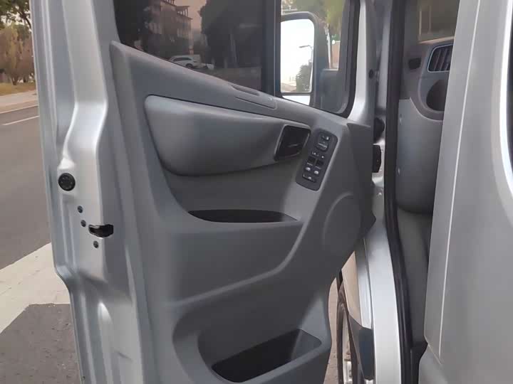 Foton Tuyano 2021 2021款 2.0T手动通途加长轴中顶5/6/7座4F20TC3