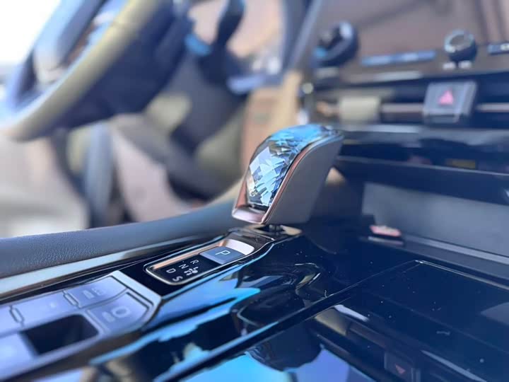 Toyota Alphard 2025 2025款 双擎 2.5L 臻享黄金版