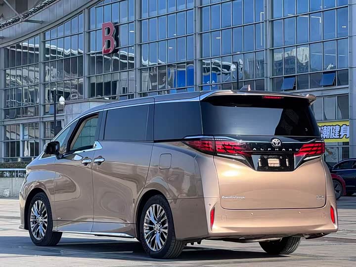 2025 Toyota Alphard