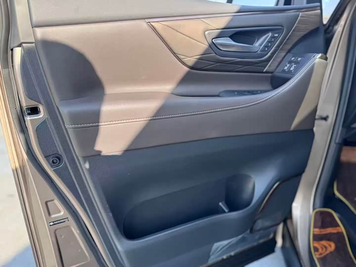 Toyota Alphard 2025 2025款 双擎 2.5L 臻享黄金版