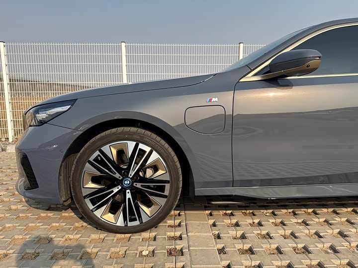 BMW i5 2025 2025款 eDrive 40L M运动套装