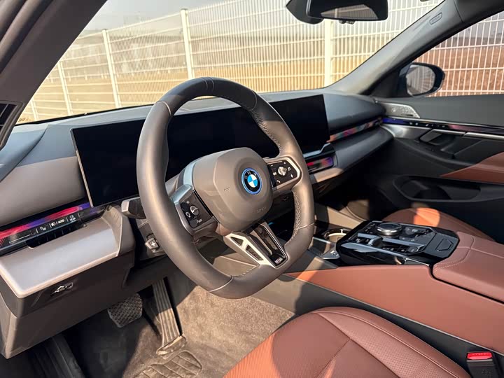 2025 BMW i5