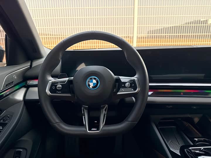 2025 BMW i5