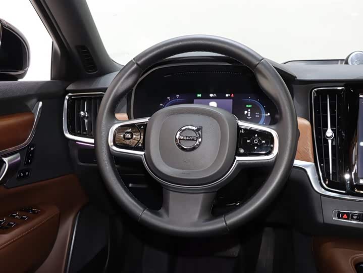 Volvo S90 Hybrid 2024 2024款 插电式混动 四驱长续航智逸豪华版