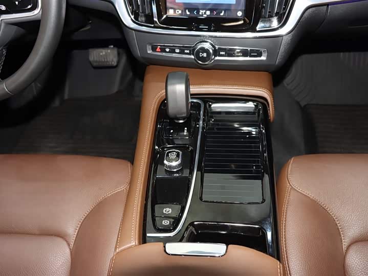 Volvo S90 Hybrid 2024 2024款 插电式混动 四驱长续航智逸豪华版