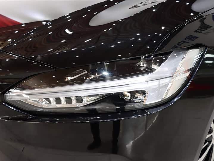 Volvo S90 Hybrid 2024 2024款 插电式混动 四驱长续航智逸豪华版