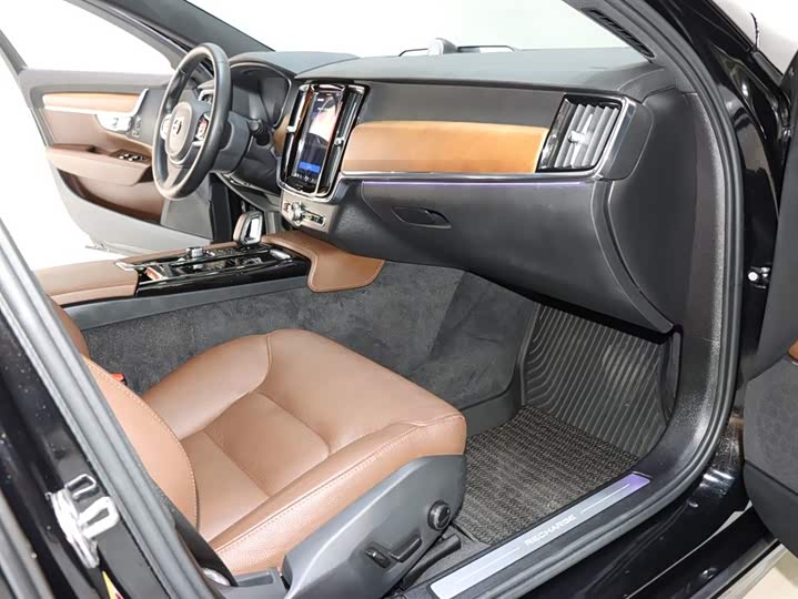 Volvo S90 Hybrid 2024 2024款 插电式混动 四驱长续航智逸豪华版