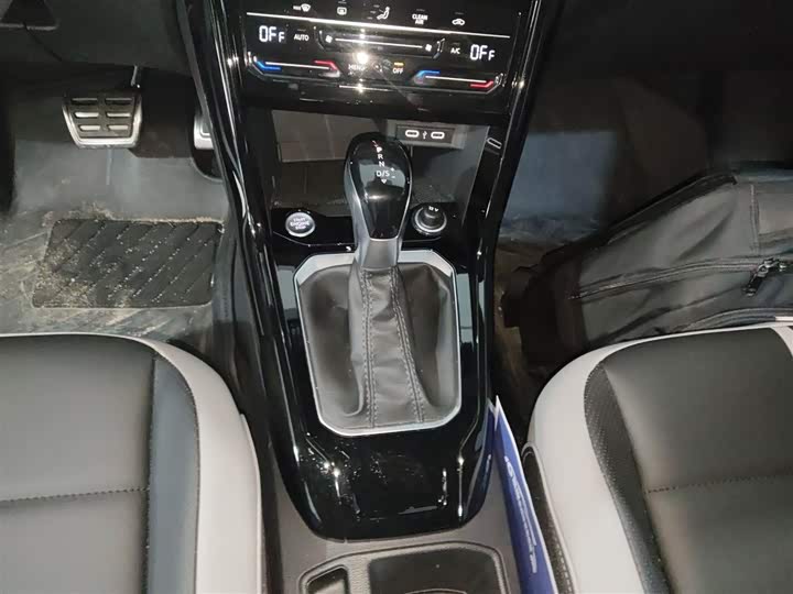 Volkswagen T-Roc 2025 2025款 300TSI DSG两驱辰光版