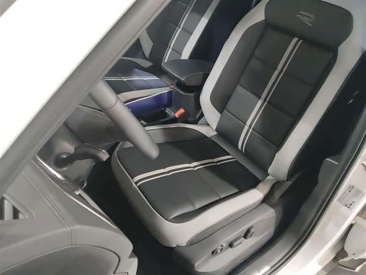 Volkswagen T-Roc 2025 2025款 300TSI DSG两驱辰光版