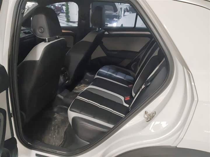 Volkswagen T-Roc 2025 2025款 300TSI DSG两驱辰光版