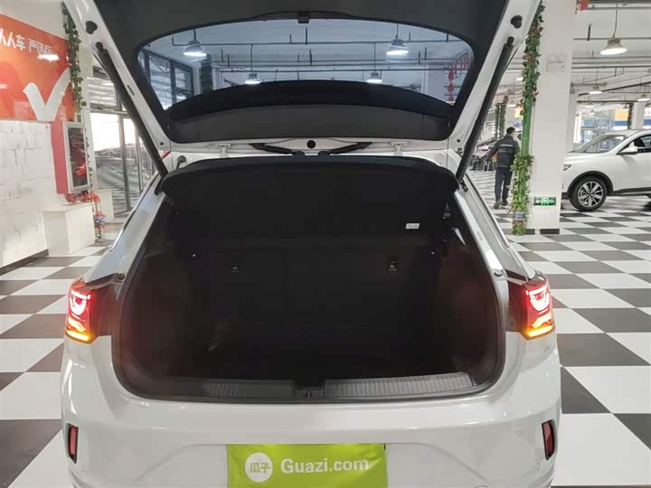 Volkswagen T-Roc 2025 2025款 300TSI DSG两驱辰光版