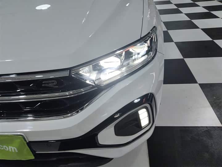 Volkswagen T-Roc 2025 2025款 300TSI DSG两驱辰光版