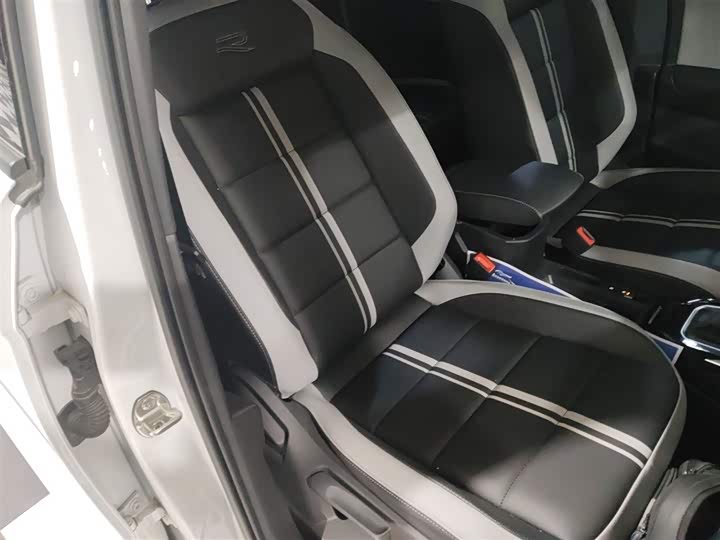 Volkswagen T-Roc 2025 2025款 300TSI DSG两驱辰光版