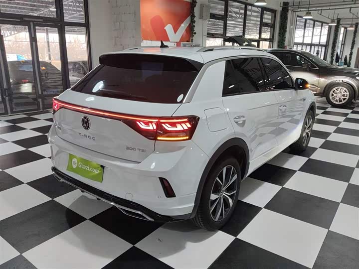 Volkswagen T-Roc 2025 2025款 300TSI DSG两驱辰光版
