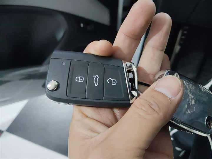 Volkswagen T-Roc 2025 2025款 300TSI DSG两驱辰光版