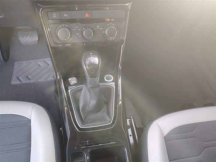 Volkswagen Tharu 2025 2025款 新锐 300TSI 锐意版